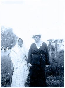 पर्ल बक के साथ श्रीमती लक्ष्मी देवी शर्मा